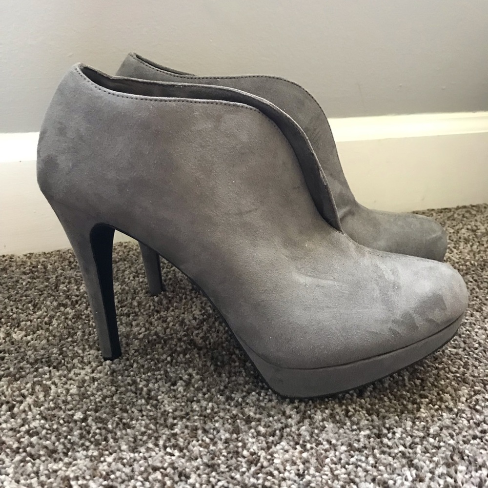 Like new gray booties